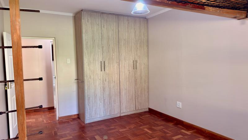 5 Bedroom Property for Sale in Kenridge Western Cape
